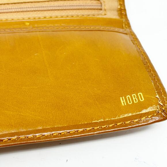 Hobo Brown Leather Tri-Fold Wallet Zipper Card Slots Attached Mirror - Picture 9 of 12